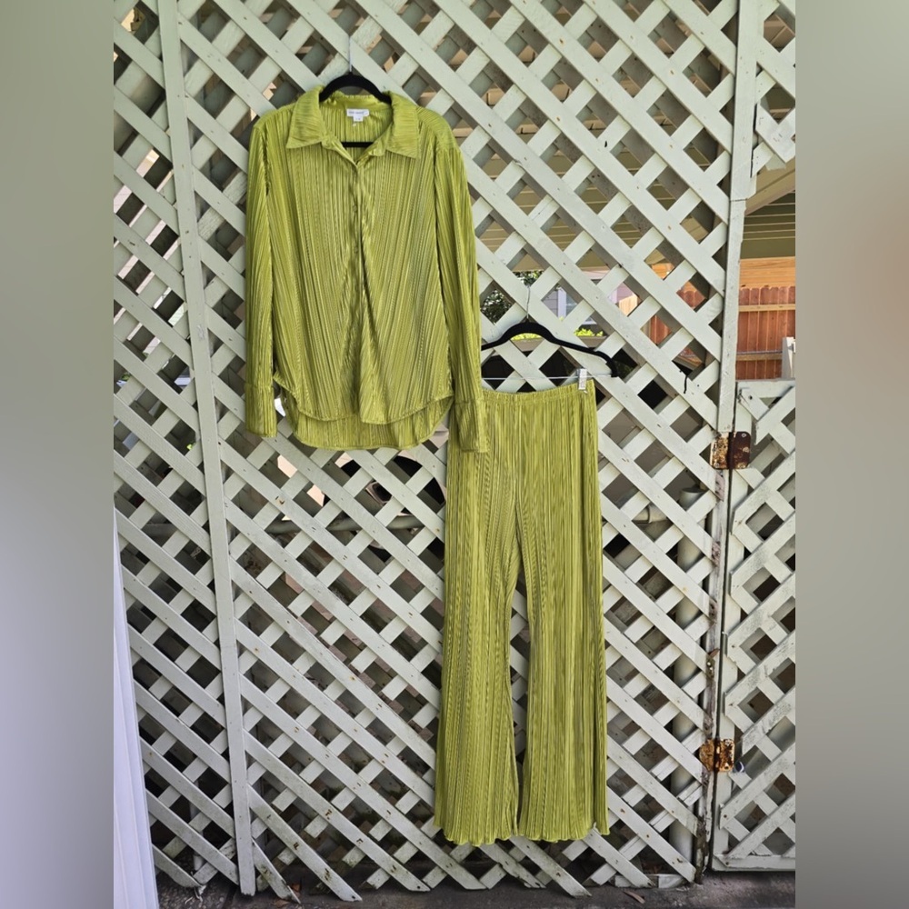 Good American pleated set